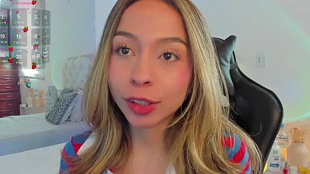 Snapshot of LuuluBerry chatting on March 2026 07:05:01 PM LuuluBerry online show from March 2026 07:05:01 PM