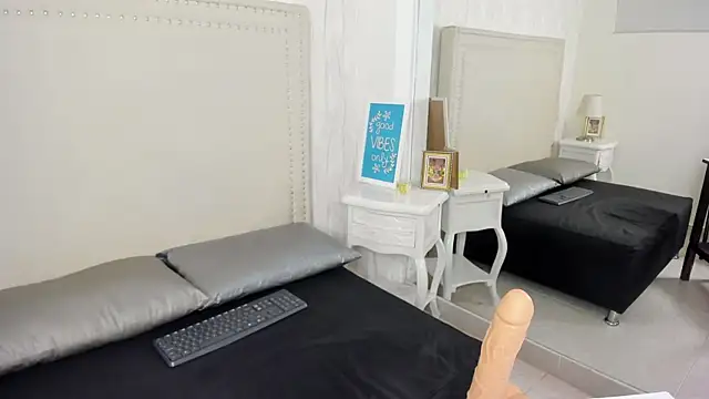 Snapshot of FernandaAvilax chatting on May 2026 01:57:16 AM FernandaAvilax online show from May 2026 01:57:16 AM