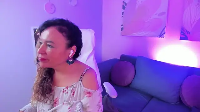 Snapshot of Ivonne_4 chatting on April 2026 02:05:01 PM Ivonne 4 online show from April 2026 02:05:01 PM