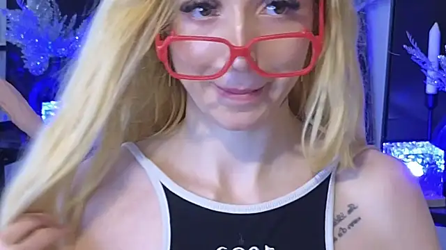 Snapshot of KarmaArms chatting on March 2026 01:10:02 AM KarmaArms online show from March 2026 01:10:02 AM