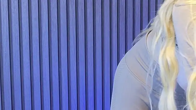 Snapshot of KarmaArms chatting on April 2026 12:02:01 PM KarmaArms online show from April 2026 12:02:01 PM