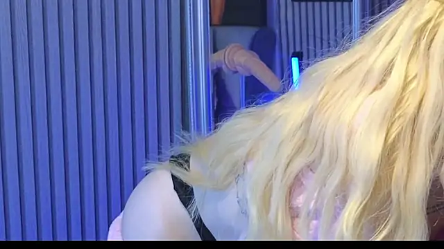 Snapshot of KarmaArms chatting on April 2026 07:41:01 PM KarmaArms online show from April 2026 07:41:01 PM