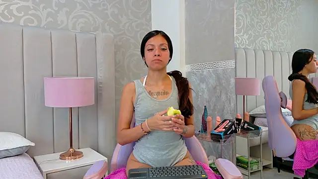 Emily  Stef online show from May 2026 04:03:02 PM