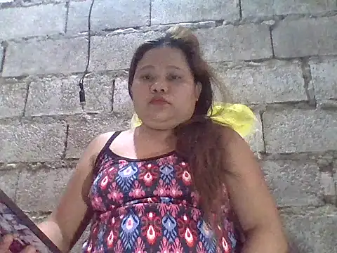 Snapshot of sweetlyn31 chatting on August 2026 06:05:02 AM sweetlyn31 online show from August 2026 06:05:02 AM