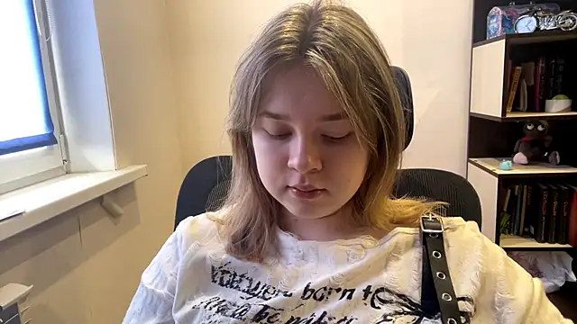 TomikoPfau online show from April 2026 07:45:01 AM