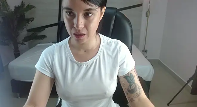 Snapshot of Anne_blake chatting on June 2026 02:51:01 AM Anne blake online show from June 2026 02:51:01 AM