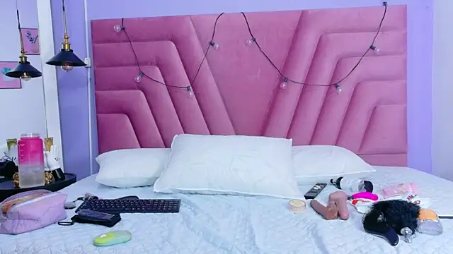 curvybuffgirllll online show from April 2026 07:41:01 PM