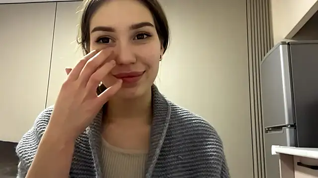 Snapshot of HypnoticEyeys chatting on February 2026 05:25:01 PM HypnoticEyeys online show from February 2026 05:25:01 PM