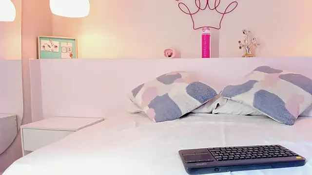 Snapshot of mia_mendoza_ chatting on February 2026 12:50:01 PM mia mendoza online show from February 2026 12:50:01 PM