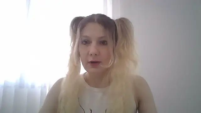 Snapshot of Foxy_Bright chatting on March 2026 12:29:01 PM Foxy Bright online show from March 2026 12:29:01 PM