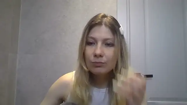 Foxy Bright online show from March 2026 01:26:01 PM