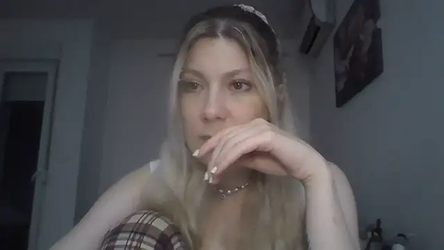 Foxy Bright online show from March 2026 07:07:02 PM