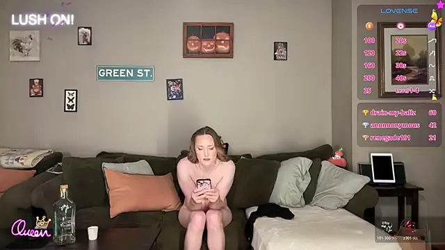 Snapshot of greenxxxqueen chatting on April 2026 04:32:01 AM greenxxxqueen online show from April 2026 04:32:01 AM