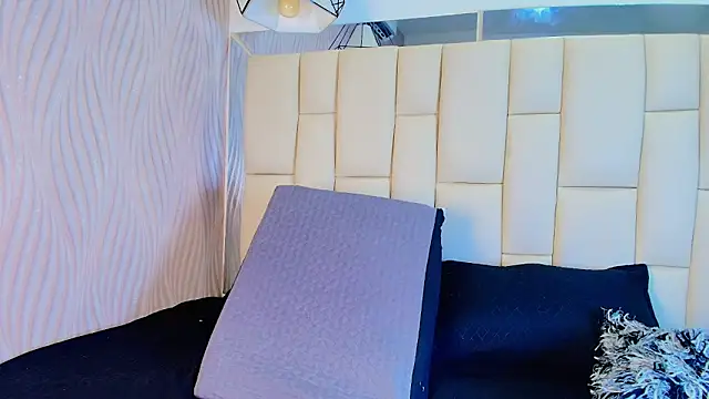 Lana Sliim online show from April 2026 12:06:02 PM