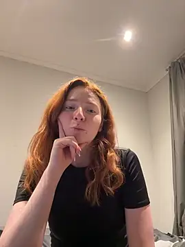 Snapshot of HoneyBunny18 chatting on February 2026 05:54:01 PM HoneyBunny18 online show from February 2026 05:54:01 PM