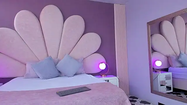 EmiilyRousee online show from March 2026 04:35:01 PM