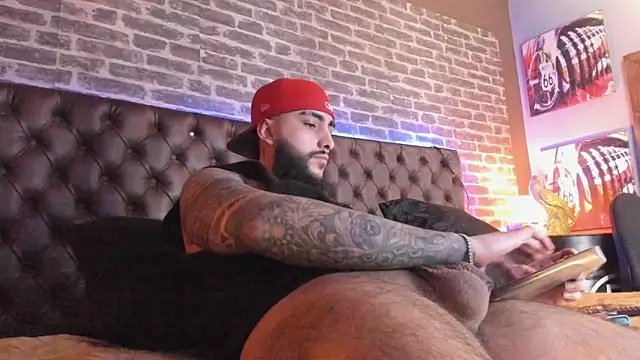 SantiagoHincapiie online show from March 2026 08:57:01 PM