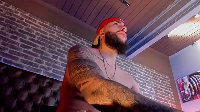 SantiagoHincapiie online show from March 2026 08:59:01 PM