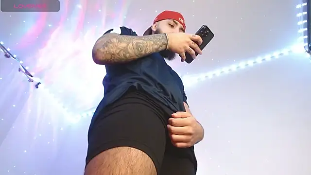 SantiagoHincapiie online show from April 2026 06:58:01 AM