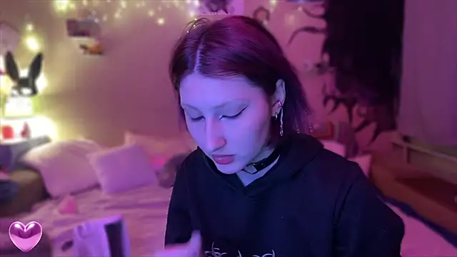 Snapshot of VelvetLiquorrr chatting on February 2026 04:10:02 AM VelvetLiquorrr online show from February 2026 04:10:02 AM