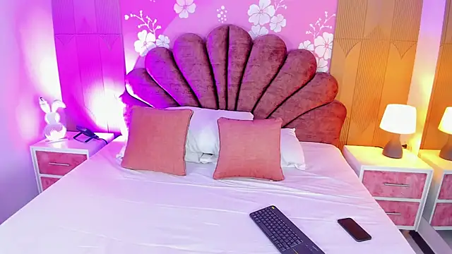 Sara colyn online show from April 2026 08:50:01 PM