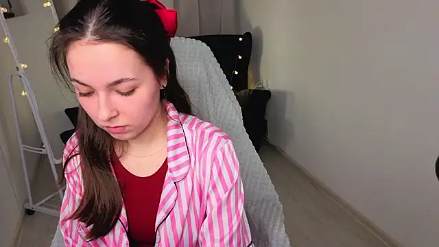 Snapshot of BellaThery chatting on February 2026 01:33:02 PM BellaThery online show from February 2026 01:33:02 PM