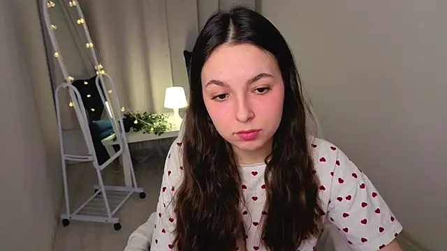 Snapshot of BellaThery chatting on February 2026 05:40:02 AM BellaThery online show from February 2026 05:40:02 AM