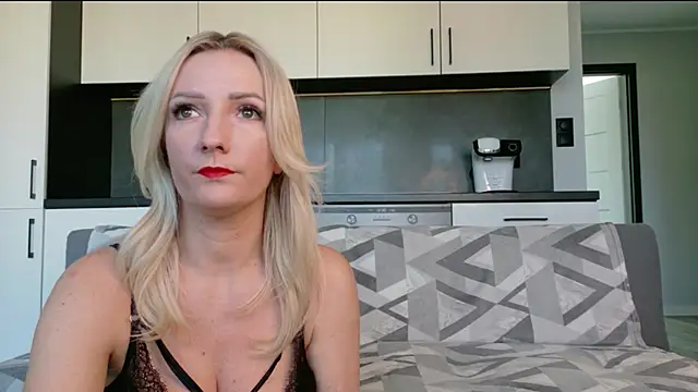 Snapshot of amy_loves_to_be_teased chatting on April 2026 09:18:01 AM amy loves to be teased online show from April 2026 09:18:01 AM