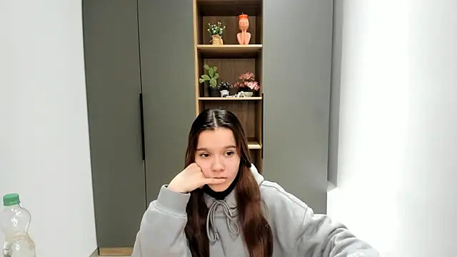 Snapshot of LouanneBrant chatting on February 2026 12:17:01 PM LouanneBrant online show from February 2026 12:17:01 PM