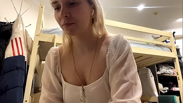 Snapshot of LiraDreamX chatting on February 2026 03:22:01 PM LiraDreamX online show from February 2026 03:22:01 PM