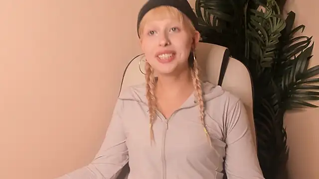 Snapshot of TieraSavell chatting on February 2026 12:06:02 PM TieraSavell online show from February 2026 12:06:02 PM