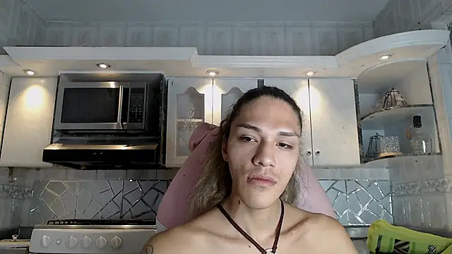 CrisOzzz online show from March 2026 06:24:02 PM