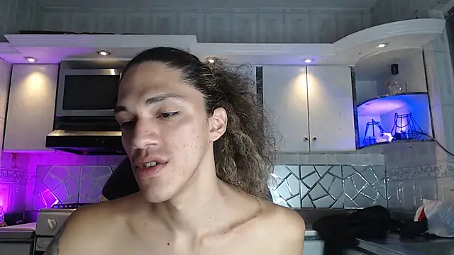 CrisOzzz online show from April 2026 06:13:02 PM