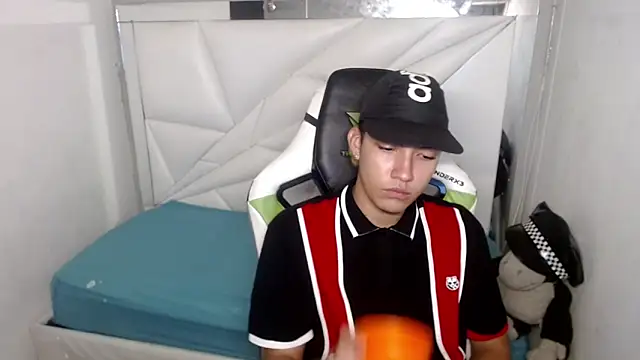 Snapshot of Street_poemm_ chatting on February 2026 03:51:02 AM Street poemm online show from February 2026 03:51:02 AM