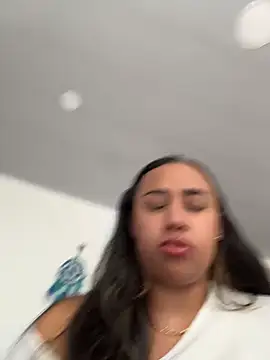 Eyssha online show from February 2026 01:43:01 PM