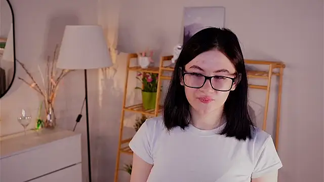 TwilaMode online show from March 2026 03:52:02 AM