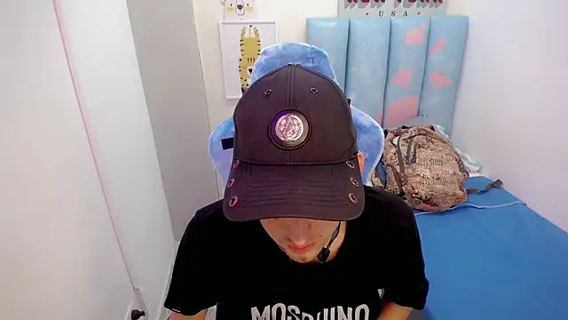 Snapshot of Houston_bby_ chatting on February 2026 08:42:02 PM Houston bby online show from February 2026 08:42:02 PM