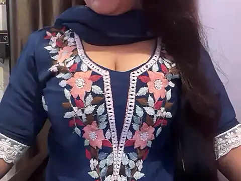 Snapshot of Avneet_kaurr1 chatting on June 2026 02:45:02 AM Avneet kaurr1 online show from June 2026 02:45:02 AM