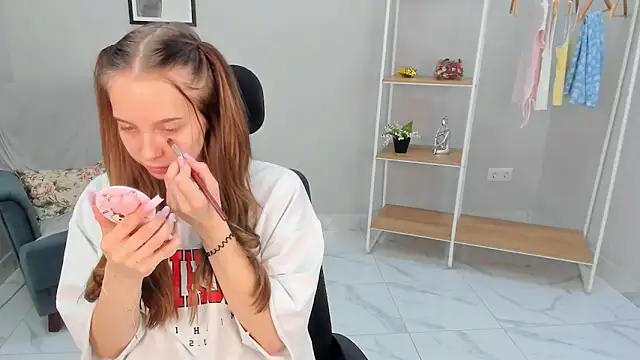 Nina Crown online show from March 2026 10:32:02 AM