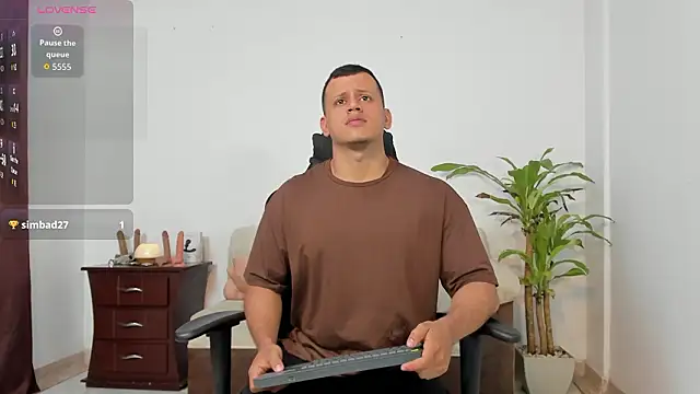 Snapshot of Alex_towerss chatting on February 2026 08:20:01 PM Alex towerss online show from February 2026 08:20:01 PM