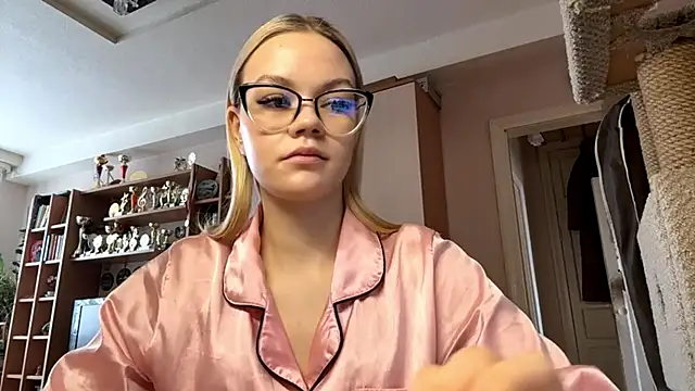 MiaCashe online show from March 2026 09:02:01 AM