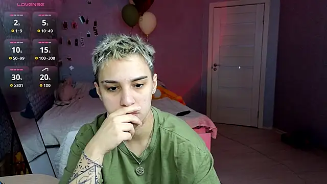 LuxuryLoverss online show from April 2026 11:16:01 AM