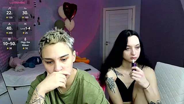 LuxuryLoverss online show from April 2026 11:28:01 AM