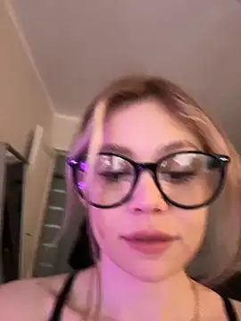 Dipamelly online show from May 2026 02:23:01 PM