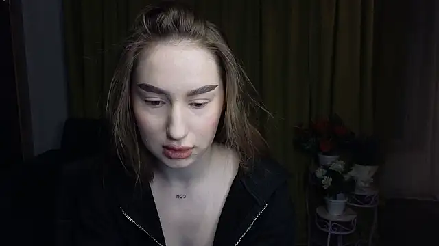 Snapshot of AlicaFoxis chatting on February 2026 07:01:01 PM AlicaFoxis online show from February 2026 07:01:01 PM