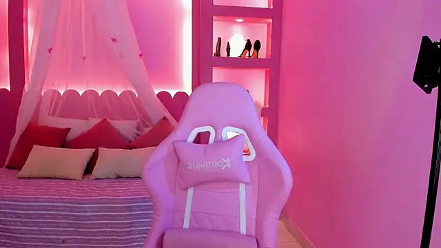 Snapshot of Holy_Lux chatting on February 2026 11:10:01 AM Holy Lux online show from February 2026 11:10:01 AM