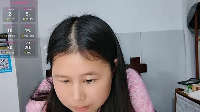 Snapshot of Hannah-33 chatting on February 2026 10:24:01 AM Hannah-33 online show from February 2026 10:24:01 AM