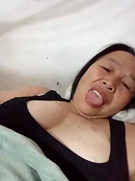 heesuu11 online show from April 2026 05:03:02 PM