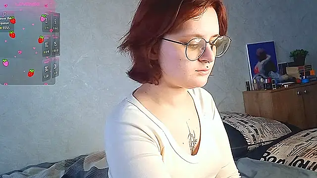 Snapshot of LouiseDew chatting on March 2026 02:28:02 AM LouiseDew online show from March 2026 02:28:02 AM