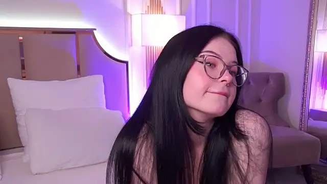 Snapshot of CindyMil chatting on May 2026 06:10:01 AM CindyMil online show from May 2026 06:10:01 AM